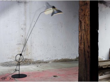 Lampadaire Mantis BS8L par DCWéditions